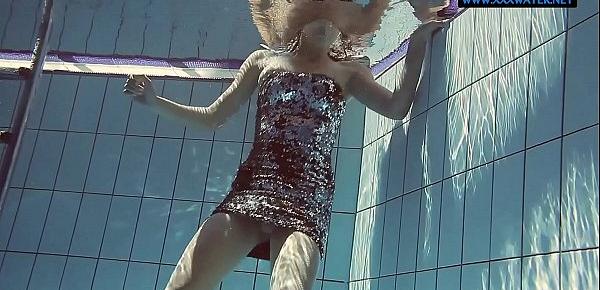  Lastova being flashy underwater